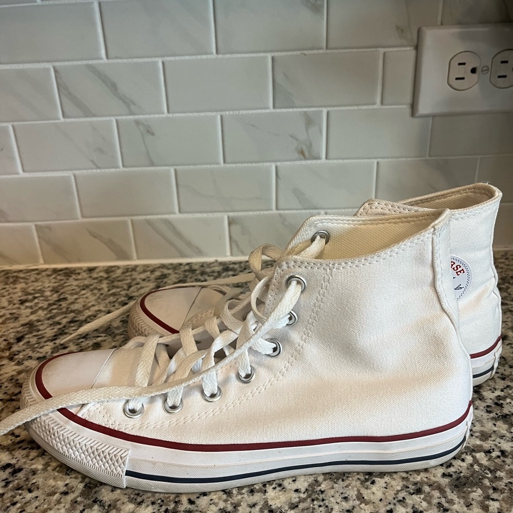 White High Top Converse Chucks- Women’s Size 8